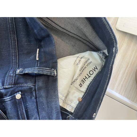 NEW‎ MOTHER High Waisted Looker Ankle Fray Dark Wash Jeans Tongue and Chic Sz 25 - Picture 6 of 7